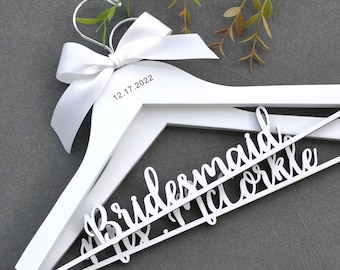 Brautjungfern Kleiderbügel, Brautjungfern Geschenk, Hochzeitsgeschenk, personalisierte Braut Kleiderbügel, Hochzeitskleid Kleiderbügel, Hochzeit Party Geschenk, Brautgeschenk