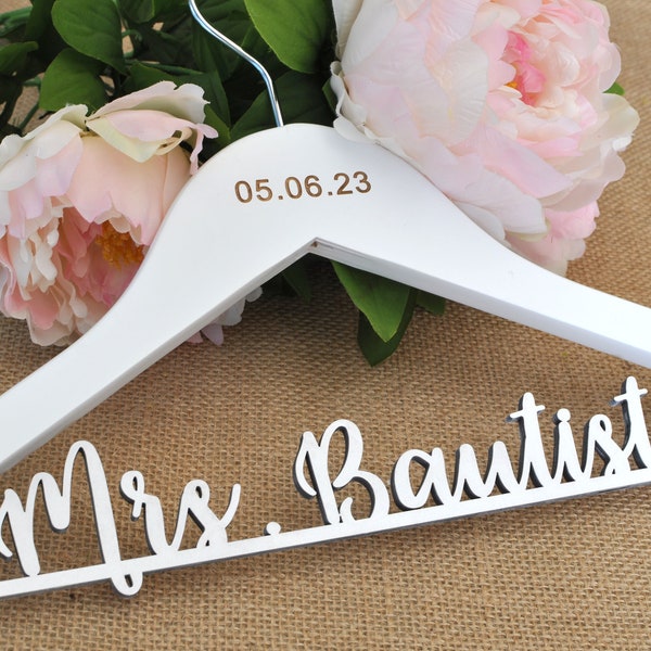 Personalized hanger, bride hanger, wedding hanger, custom name hanger, wedding gift，Solid wood name hanger