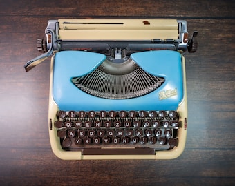 working typewriter Kolibri in beige from 1962 for mother's day and as birthday and wedding gift