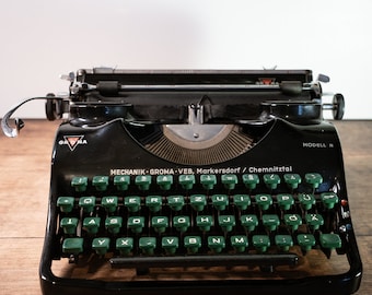 Funktionstüchtige Schreibmaschine Groma in schwarz von 1951 zum Muttertag und als Geburtstags- und Hochzeitsgeschenk