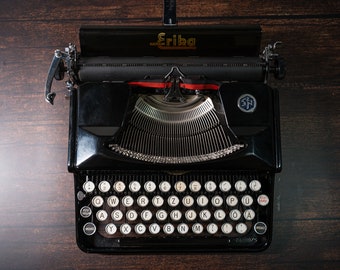 Machine à écrire Erika 5 en noir de 1940 pour la fête des mères et comme cadeau d'anniversaire et de mariage