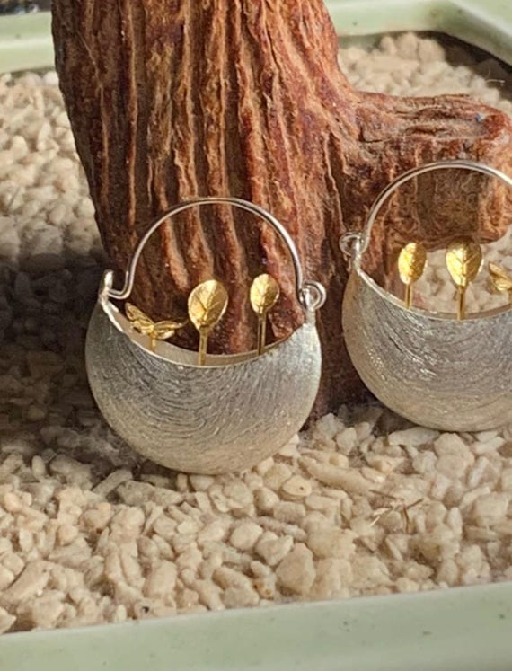 Very unique solid sterling silver basket with gol… - image 1