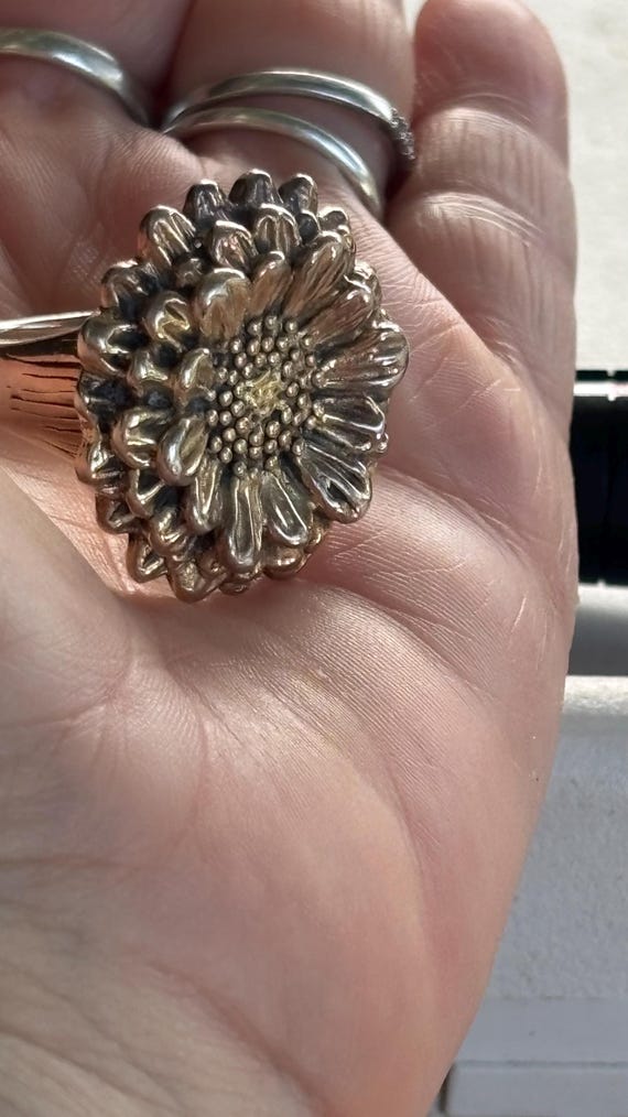 A huge solid sterling silver sunflower statement,… - image 1