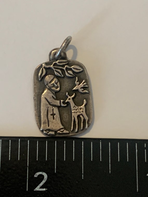 Rare James, Avery pendant