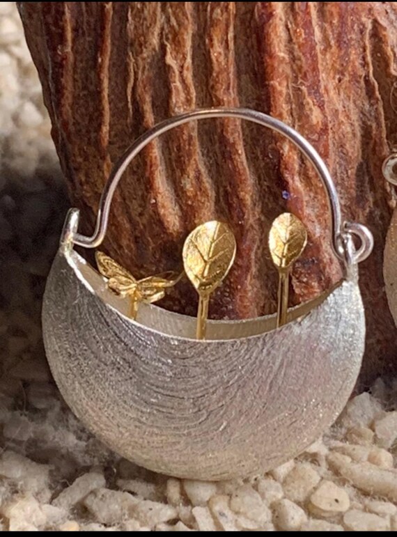 Very unique solid sterling silver basket with gol… - image 3