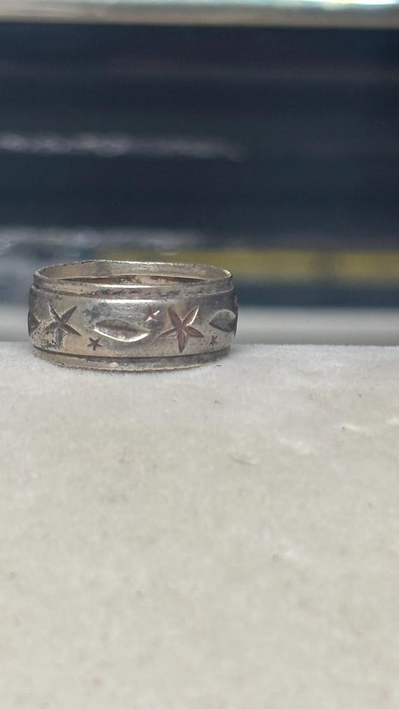 Adorable, vintage celestial Ring with stars design