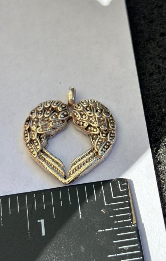 Beautiful vintagesterling silver angel wing heart pendant View 3