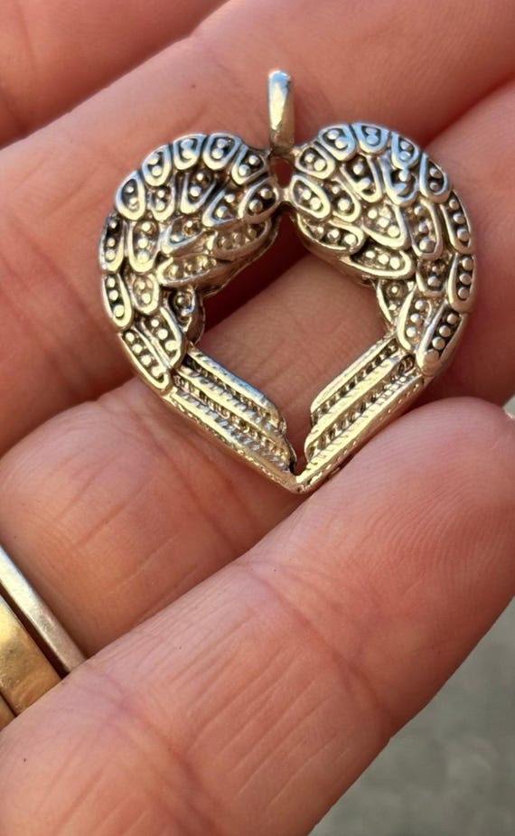 Beautiful vintagesterling silver angel wing heart pendant View 2