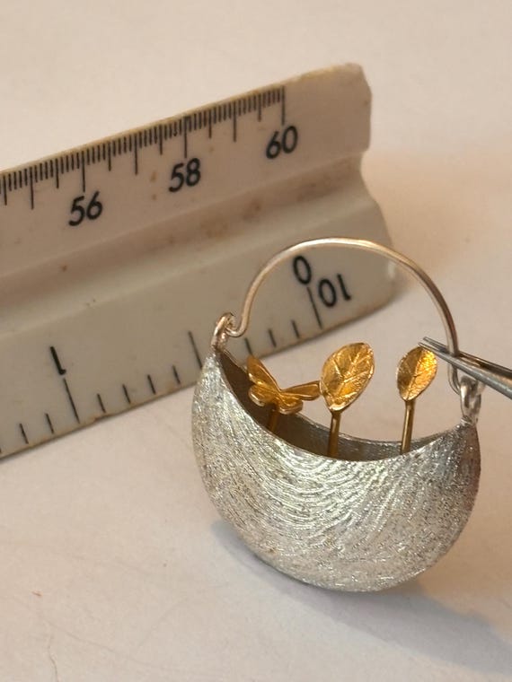 Very unique solid sterling silver basket with gol… - image 9