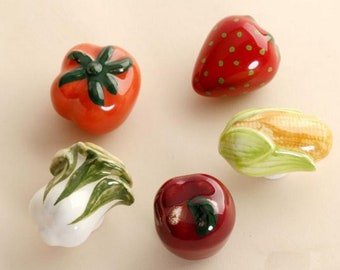 Fruit-légume Boutons d'armoires de cuisine Boutons de commode pour bébés enfants Céramique peinte à la main/Pomme Fraise Chou Maïs Tomate