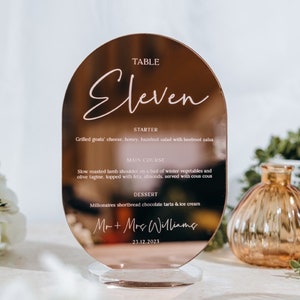 Roségouden spiegel gecombineerd trouwmenu en tafelnummer, pilvorm, gepersonaliseerd luxe bruiloftsdecor, gegraveerde borden, zilver, goud A5-borden