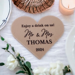 Regalos de boda con forma de corazón, fichas de bebida personalizadas, regalo a medida, fichas de bebida gratis para invitados, ideas de regalos, decoración de mesa en blanco y negro