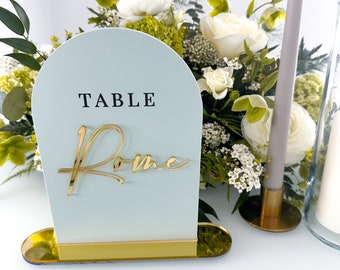 Nombres de mesas de bodas de color verde pálido con detalles en espejo, números de mesa modernos en 3D con tapa de cúpula con soporte, decoración de bodas de lujo, letrero de mesa para eventos