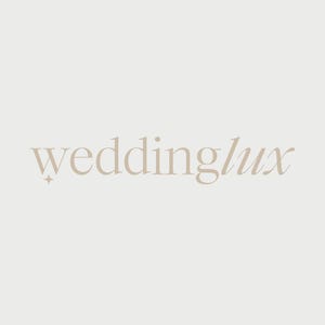the word "weddinglux" in a light brown font.