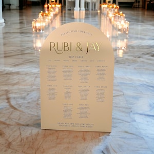 Wedding Table Plan: Mirror Names with Dome Top (Beige, Gold, A1)