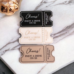 Saludos favores de boda, fichas de bebidas personalizadas, favores a medida, fichas de bebidas gratis para invitados, ideas de favores, decoración de mesa en blanco y negro