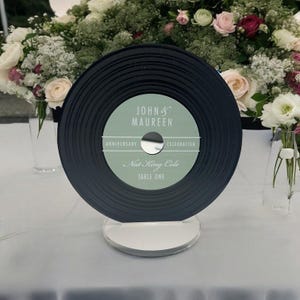 Números de mesa para bodas en vinilo: estilo rock and roll (con soporte)