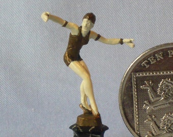 Figurine en bronze Art Déco d'après Priss