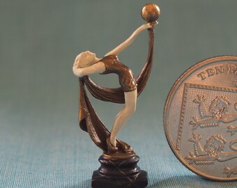 Miniature Art Déco en bronze par Neil Carter