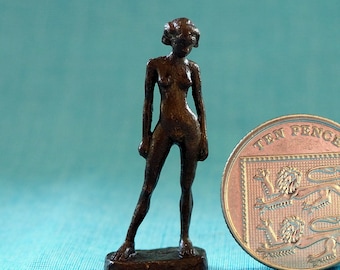 Nu féminin miniature en bronze