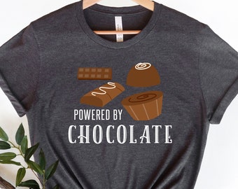 Powered By Schokoladen Shirt, Schokoladen Shirt, Schokoladenliebhaber, Schokoladen Esser, Heiße Schokolade Shirt, Schokoladen Top, Tank Top, Hoodie
