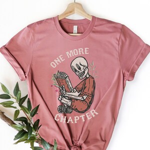Camisa de lectura divertida, camisa amante de los libros, librero, un capítulo más, librero, camisa nerd del libro, regalos de bibliotecario, camisa de lectura para mujeres