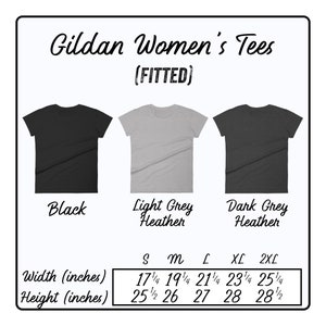 Peut inclure: Un tableau des tailles pour t-shirts ajust&eacute;s pour femmes en noir, gris clair chin&eacute; et gris fonc&eacute; chin&eacute;. Le tableau indique les mesures de largeur et de hauteur en pouces pour les tailles S, M, L, XL et 2XL.