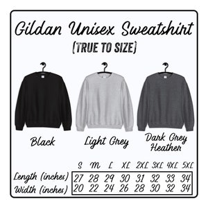 Peut inclure: Tableau des tailles pour un sweat-shirt unisexe Gildan en noir, gris clair et gris fonc&eacute; chin&eacute;. Le tableau indique la longueur et la largeur en pouces pour les tailles S &agrave; 5XL.