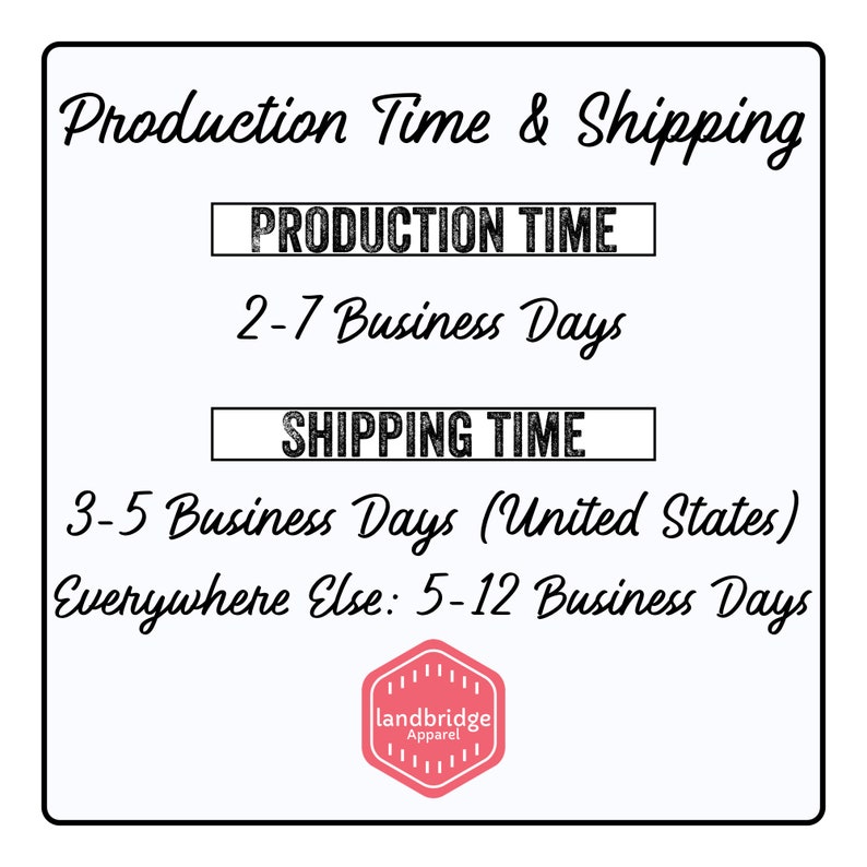 Peut inclure: Un graphique avec le texte "Production Time & Shipping" et des d&eacute;tails sur les d&eacute;lais de production et d'exp&eacute;dition. Le texte indique "Production Time : 2-7 Business Days" et "Shipping Time : 3-5 Business Days (United States) Everywhere Else : 5-12 Business Days". Le graphique comprend &eacute;galement un logo pour "landbridge Apparel".