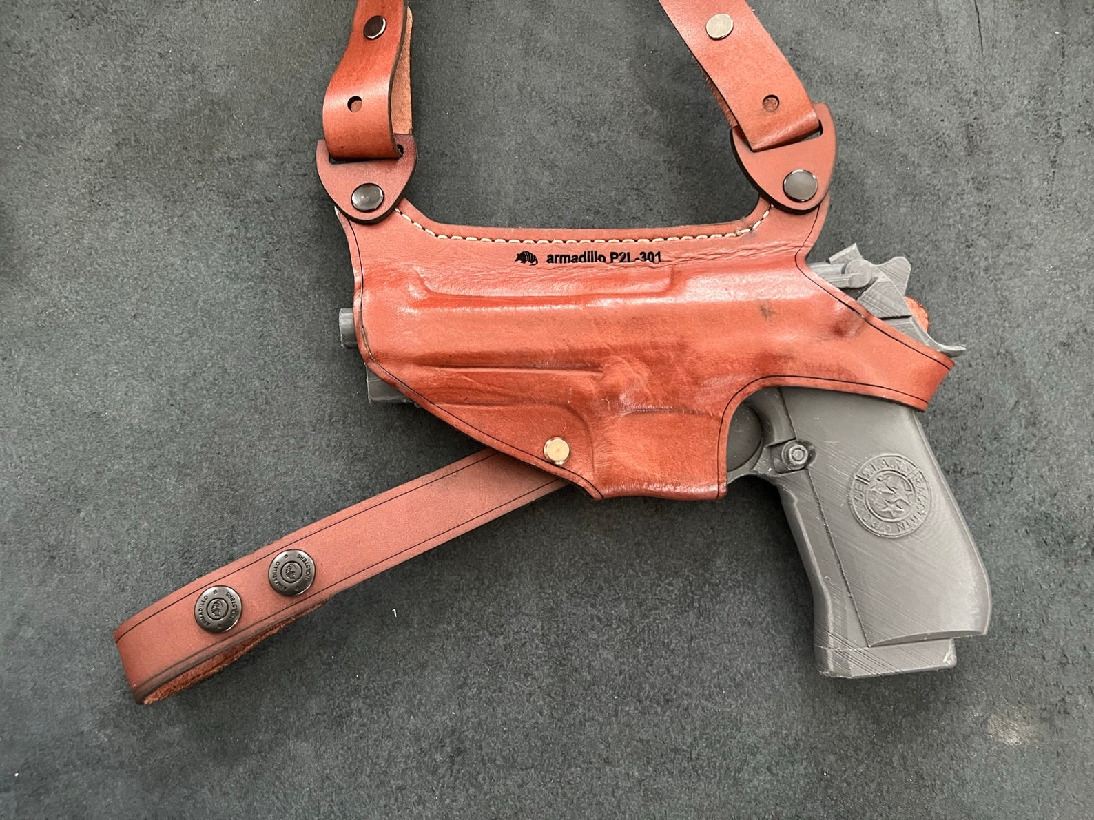 Left-Hand Shoulder Holster For Colt 1911 – Tan Leather, Horizontal Carry, 2 Mag Pouches