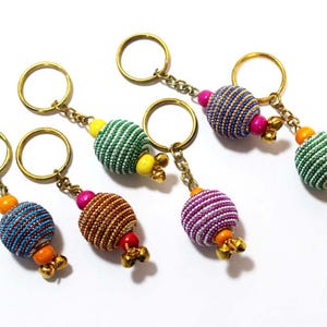 Indische handgemachte Craft Craft Banjara Stickerei Schlüsselanhänger | Panted Ball Schlüsselanhänger | Rajasthani berühmten Handwerk Treads Arbeit Schlüsselanhänger |