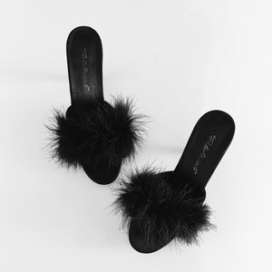 Y2K Black Fuzzy Heels 7.5 imagem 1