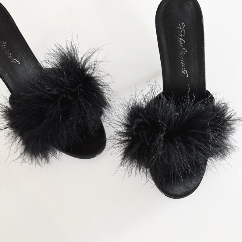 Y2K Black Fuzzy Heels 7.5 imagem 2