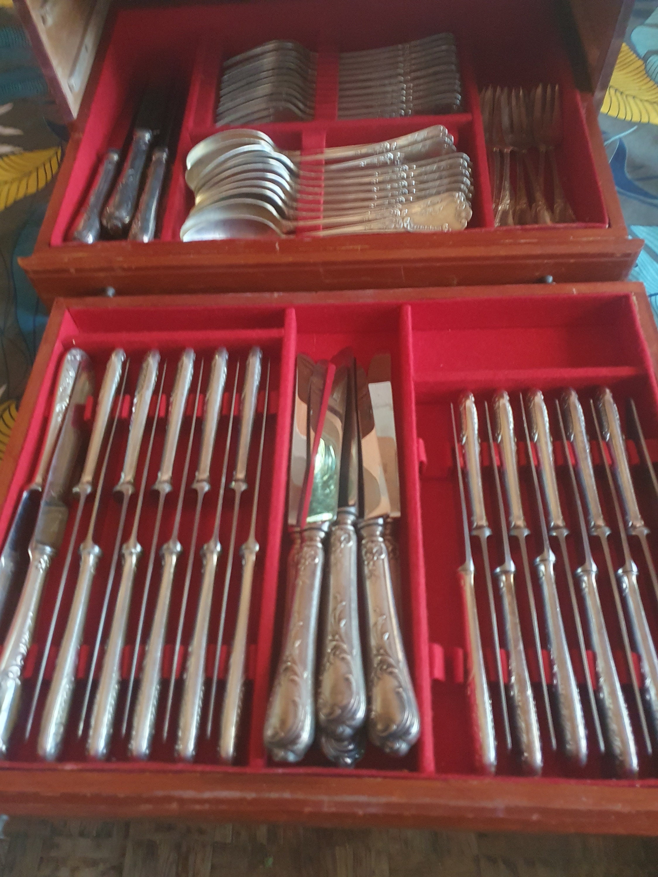 Ménagère François Frionnet 84 Pièces Argenté + Louche, Couverts Métal, Très Bon état