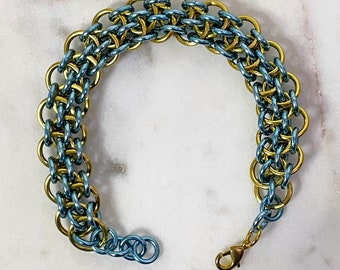 Pulsera Dragonsteps Chainmaille en Oro y Azul Cielo