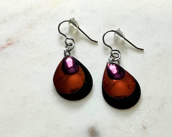 Mermaid Mermaid-Skala-Ohrringe in Schwarz/Orange/Lila