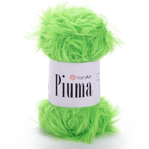 Peut inclure: Pelote de laine vert vif avec un aspect duveteux et texturé. L'étiquette porte le nom "Piuma" et la marque "YarnArt". Cette laine est idéale pour les projets de tricot ou de crochet, ajoutant une texture et une couleur uniques.