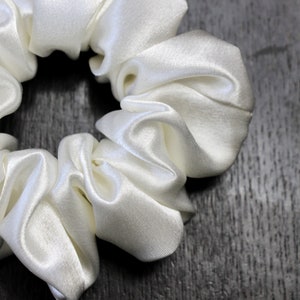 Scrunchie en satin blanc ou ivoire | Luxueux Scrunchies Boho Chic Satin Hair Tie