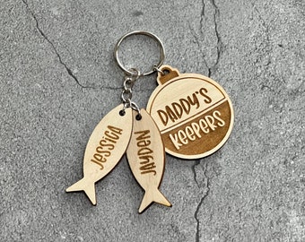 Daddy’s Keepers Custom Wooden Engraved Fishing Keychain with Kids Names Father’s Day Gift Grandpa's Keepers