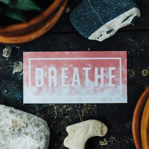 Respira adesivo in vinile, adesivi self care, sollievo dallo stress, meditazione, Yoga, consapevolezza, Decalcomania per laptop, adesivi Macbook, adesivo paraurti