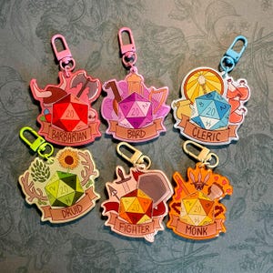 D&D TTRPG Akrylnyckelring | 2,5 tum Dubbelsidig Epoxi | Snodd | Telefon