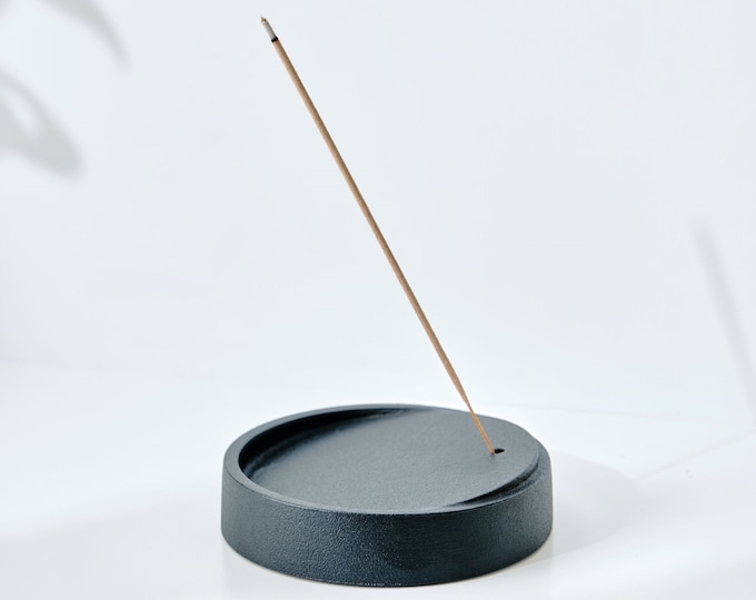 Metal Tilt Upright Incense Holder in Matte Black / Upright Incense