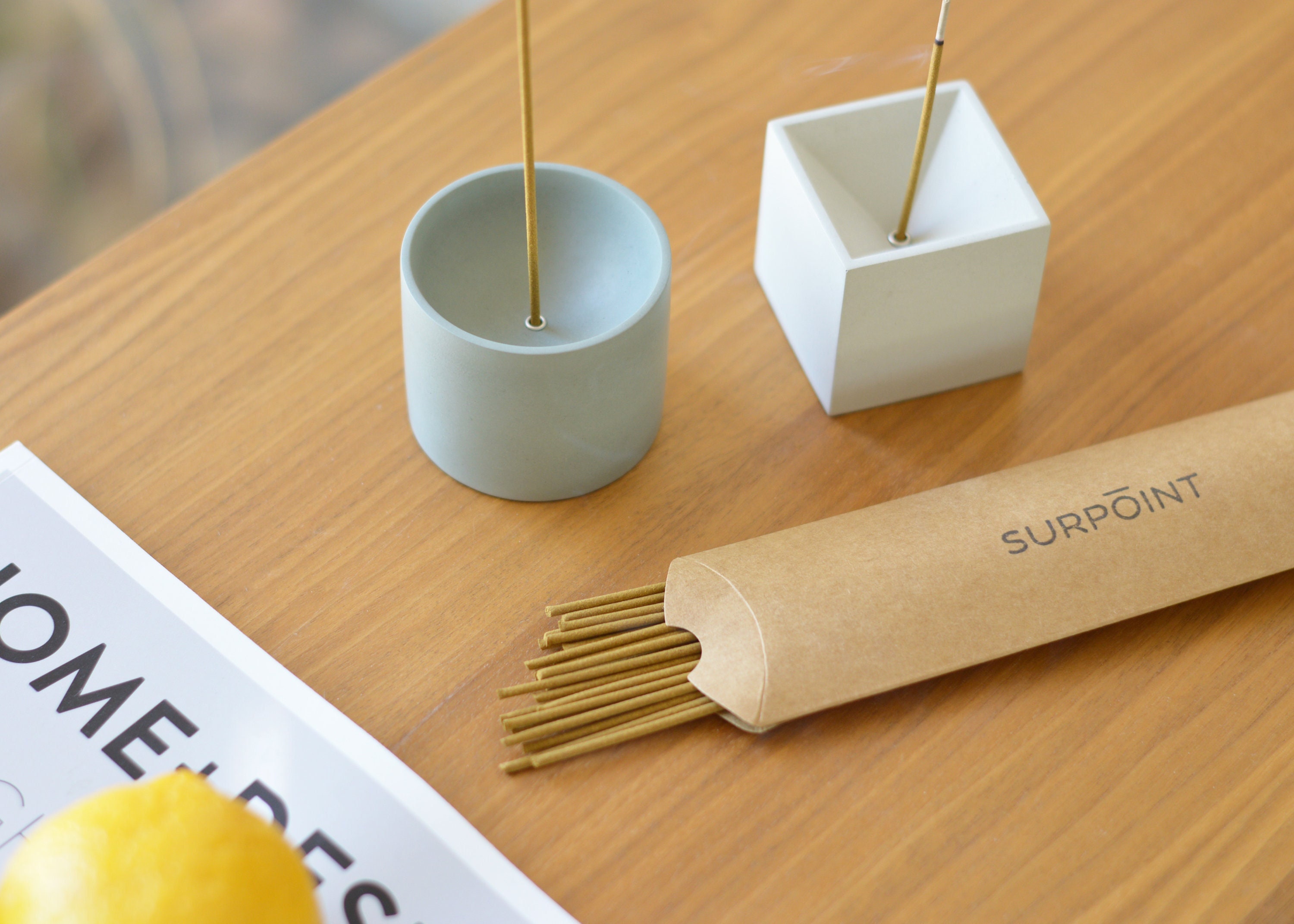 Nouveau V2 en Béton Carré ou Rond Support d'encens Japonais/Brûleur Vertical en Métal - Design Géomé