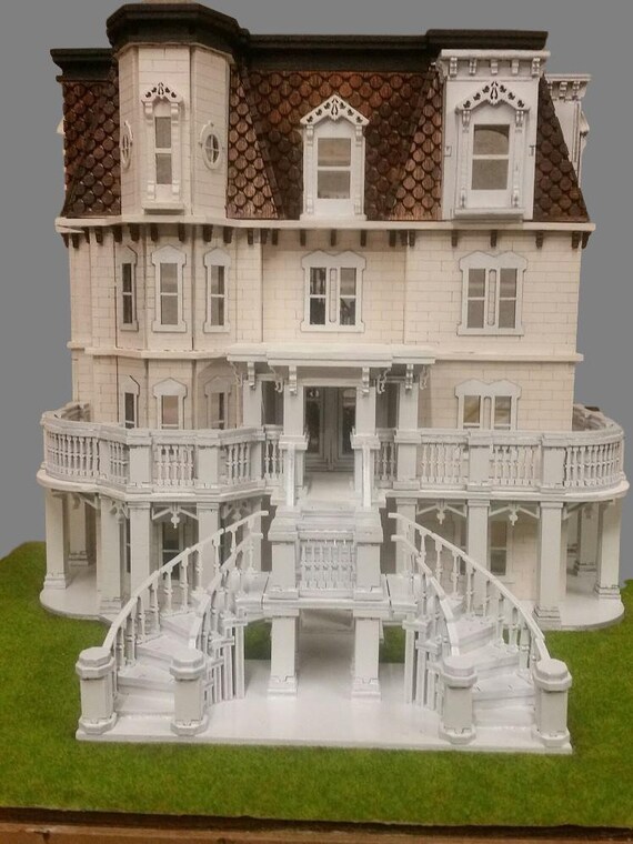 dollhouse mansion