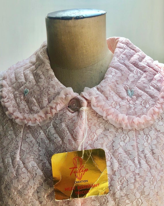 Vintage dressing gown. Pink lace. New with tag. 1