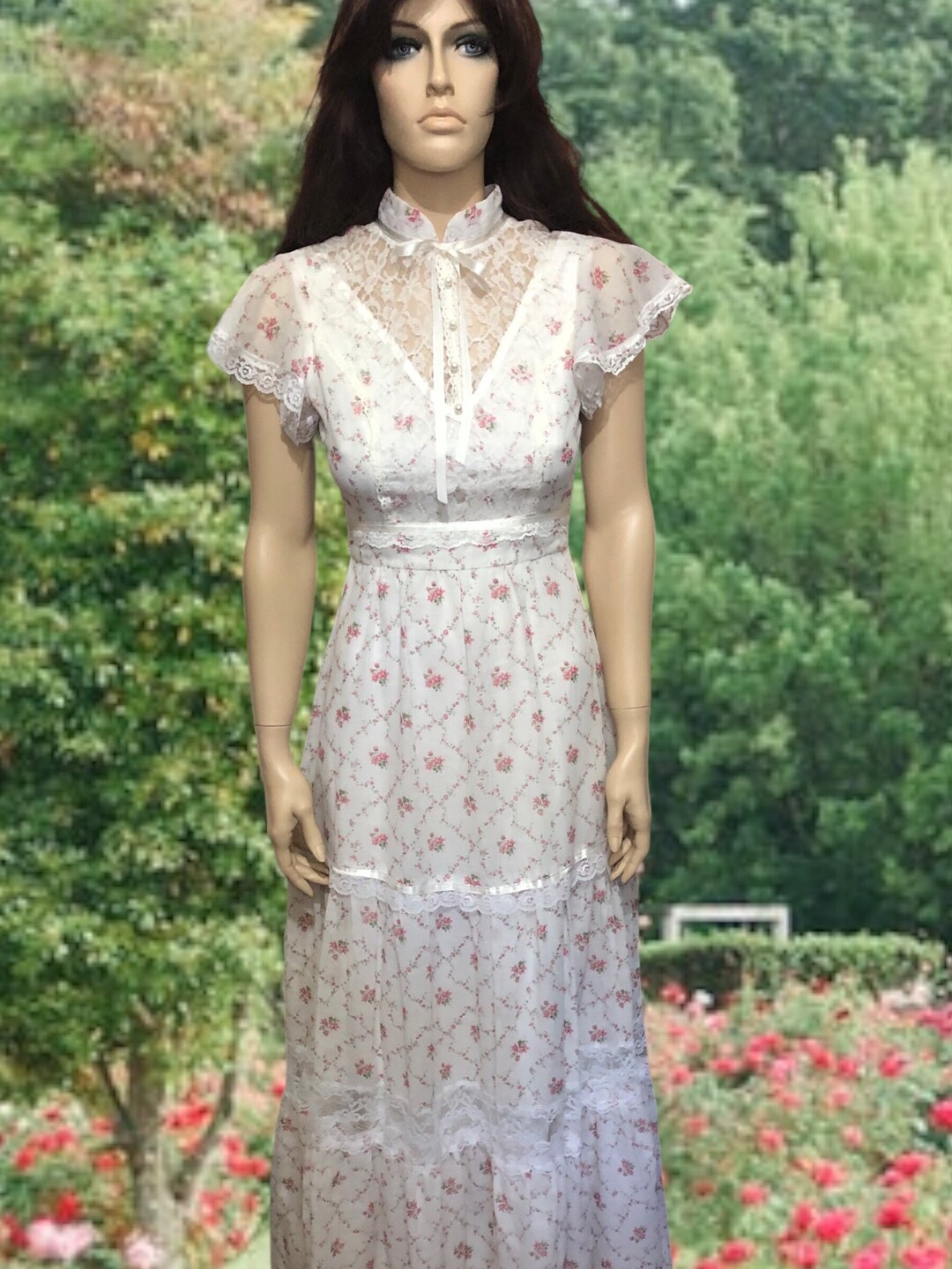 Prairie Lace Trim Floral Dress