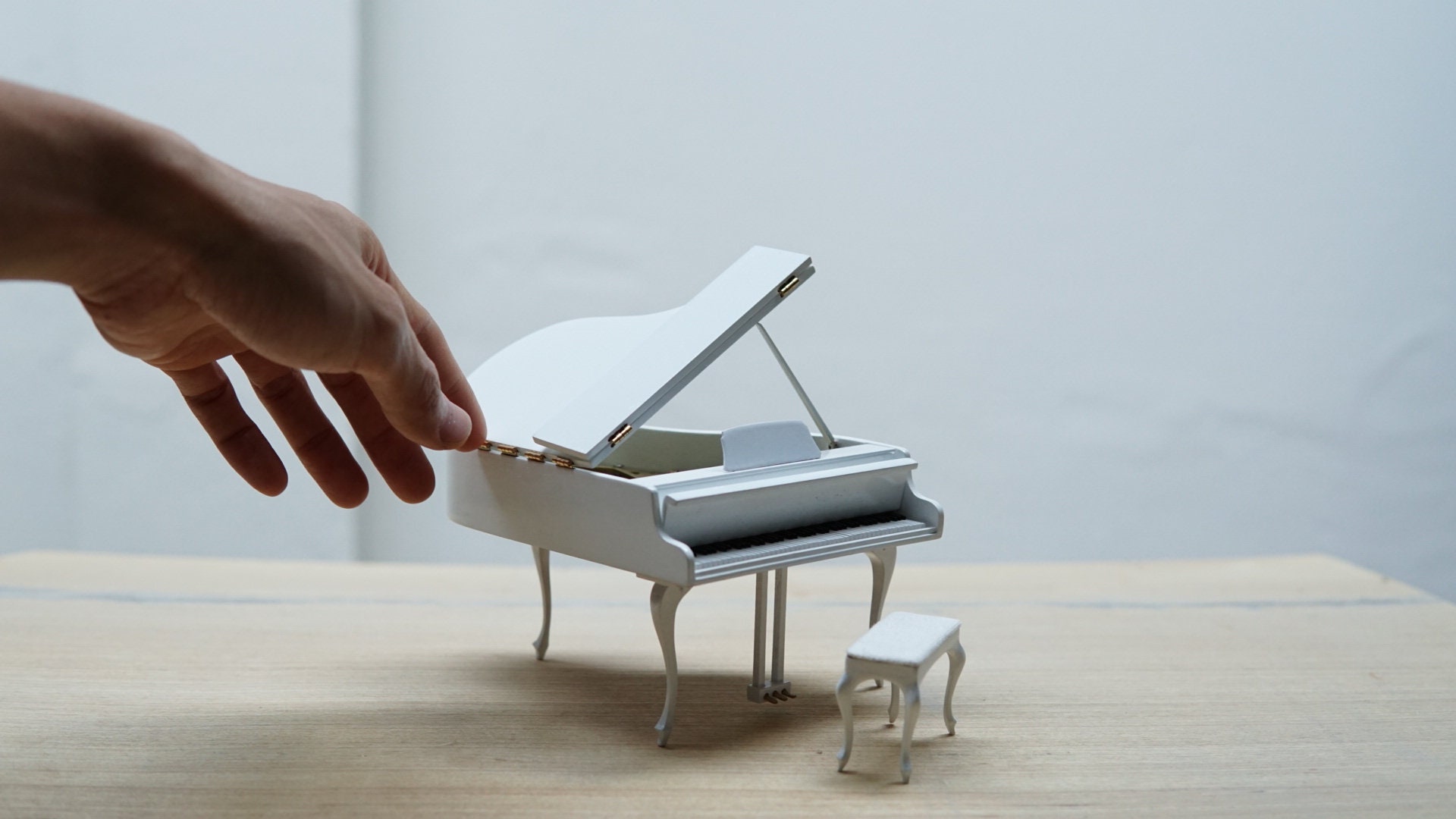 White grand piano 1:12 scale - roombox, antique dollhouse, vintage dollhouse, dollhouse miniatures, miniatures