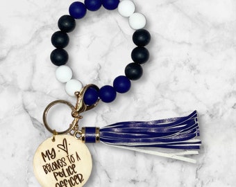 Porte-clés personnalisé Mon coeur appartient à un policier | Cadeau pour femme policière | Maman policière | Fine ligne bleue