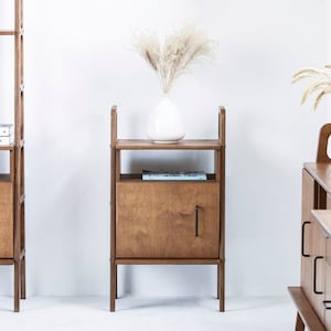 Moderne boekenkast uit het midden van de eeuw, smalle consoletafel, huis uit het midden van de eeuw, Scandinavische slaapkamerkast, dressoir natuurlijk hout