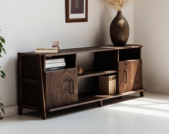 Mueble de TV de mediados de siglo, aparador, consola multimedia minimalista con gabinetes y credenza de madera.